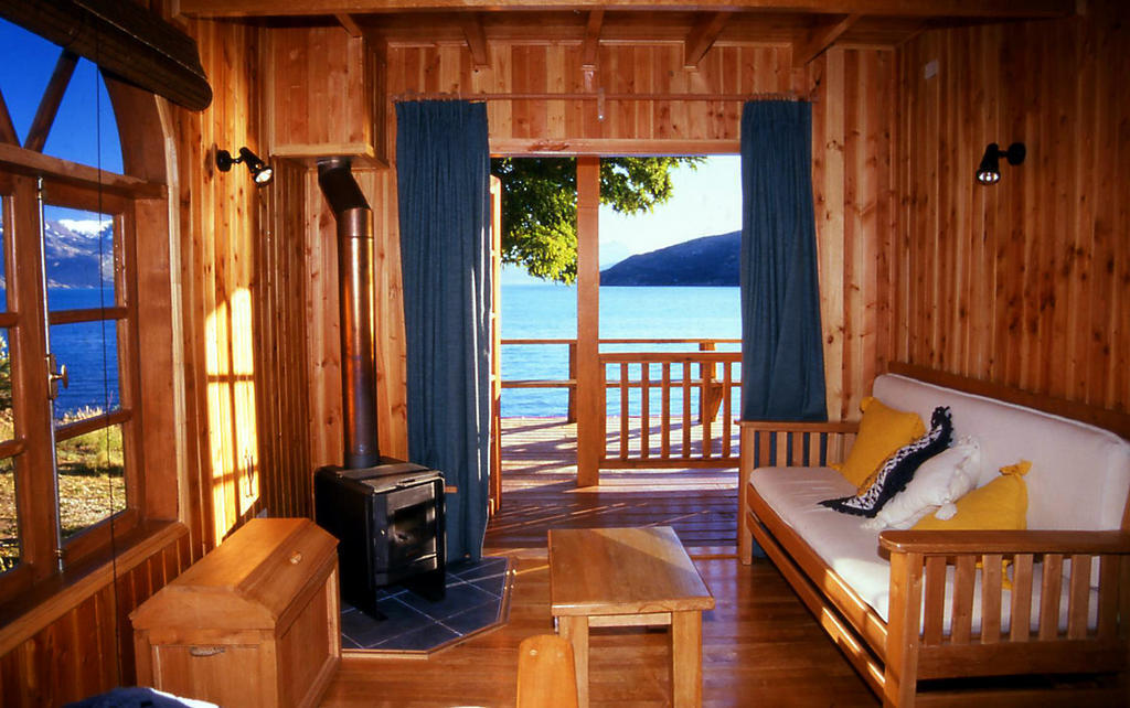 Terra Luna Lodge Puerto Guadal Room photo